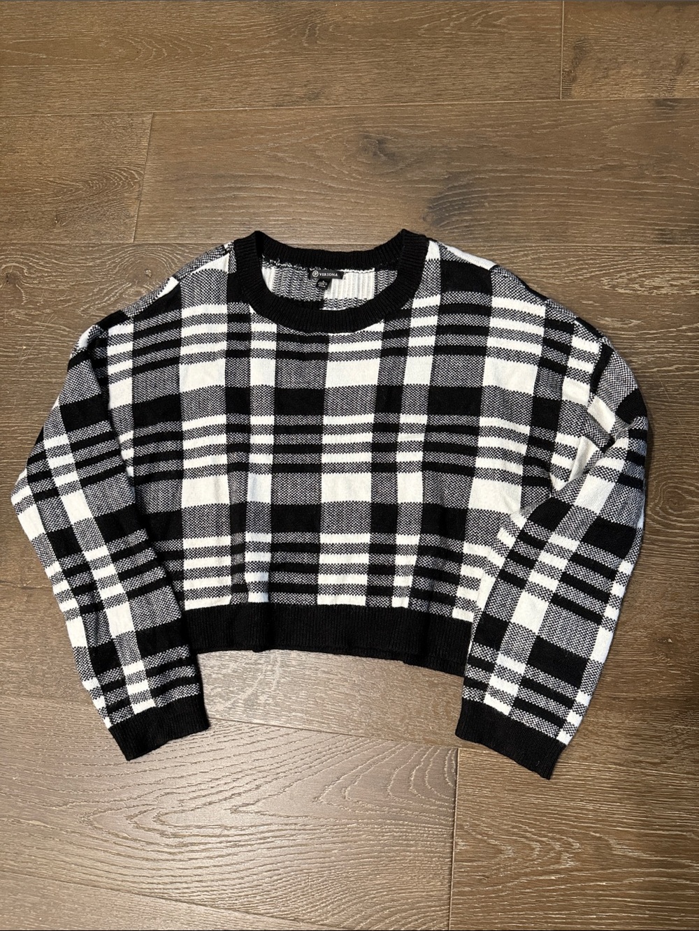 Black & White Plaid Cropped Sweater - Women's